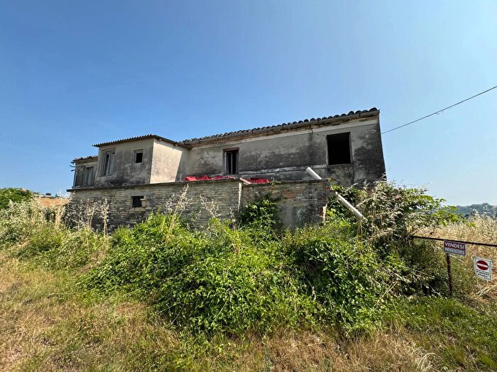 Casa con 10 locali in vendita in Via Fonte Snc, Ponzano Di Fermo
