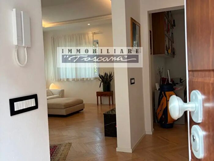 Casa con 12 locali in vendita in Viareggio