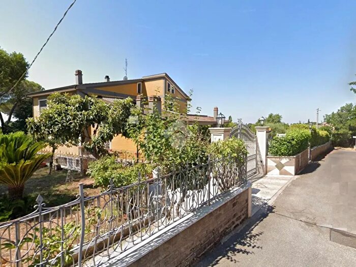 Casa con 10 locali in vendita in Via Giorgio Morandi, Genzano Di Roma
