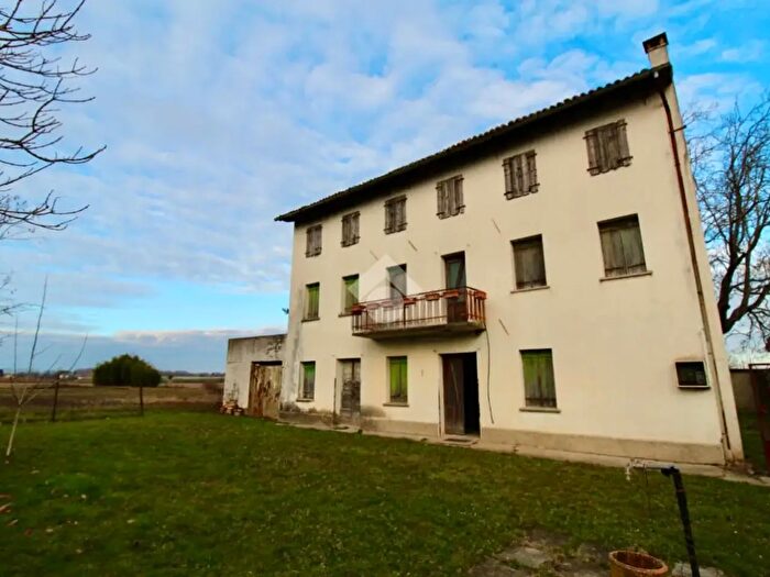 Appartamento con 6 locali in vendita in Via Iginio Castellarin, Ronchis