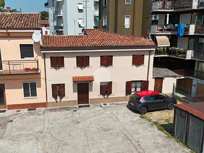 Casa trilocale in vendita in Via Caterino Davila, Verona