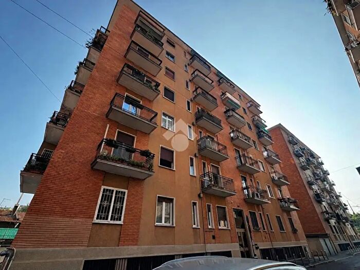 Appartamento trilocale in vendita in Via Monte Lungo, Milano