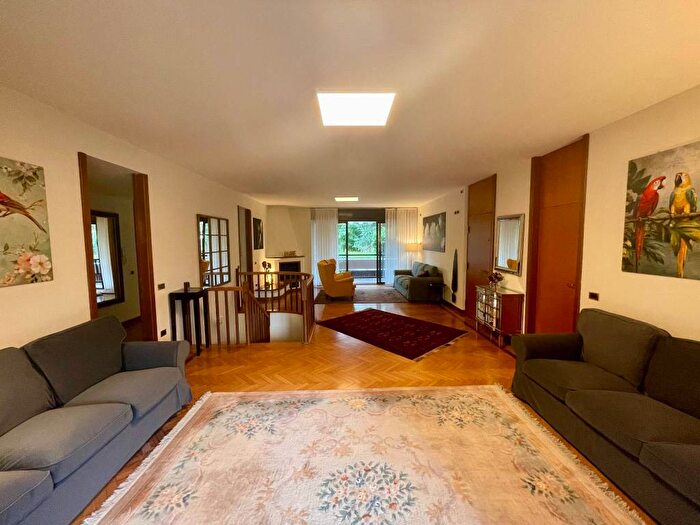 Appartamento con 6 locali in affitto in Via Salvo DAcquisto, Milano, Basiglio