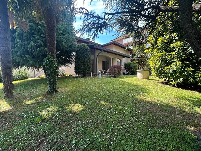 Casa quadrilocale in vendita in Via Monte Rosa Lissone, Lissone
