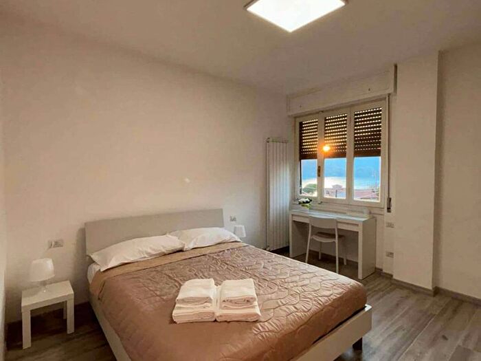 Appartamento trilocale in affitto in Via della Libertà, Lierna