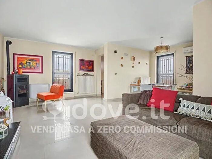 Appartamento con 5 locali in vendita in Via Valenzano, Adelfia