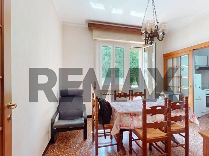 Appartamento trilocale in vendita in Via Teglia, Genova