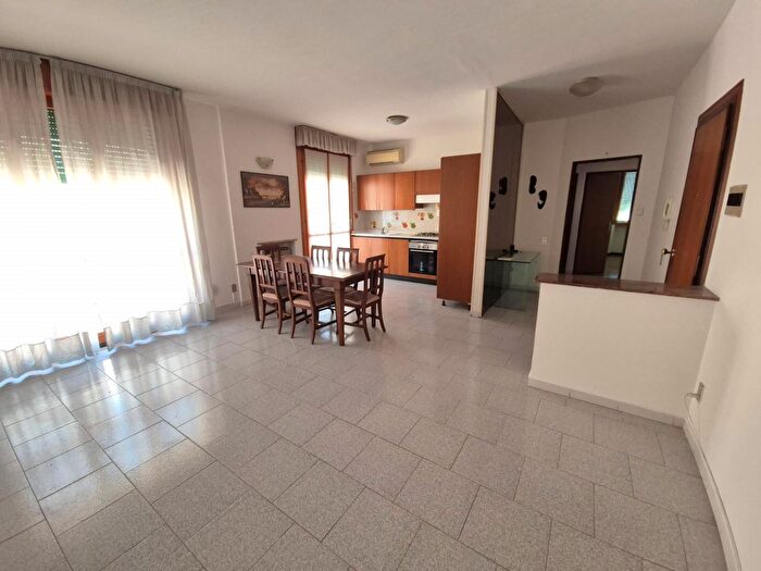 Appartamento trilocale in vendita in Via Pietro Cossali, Verona