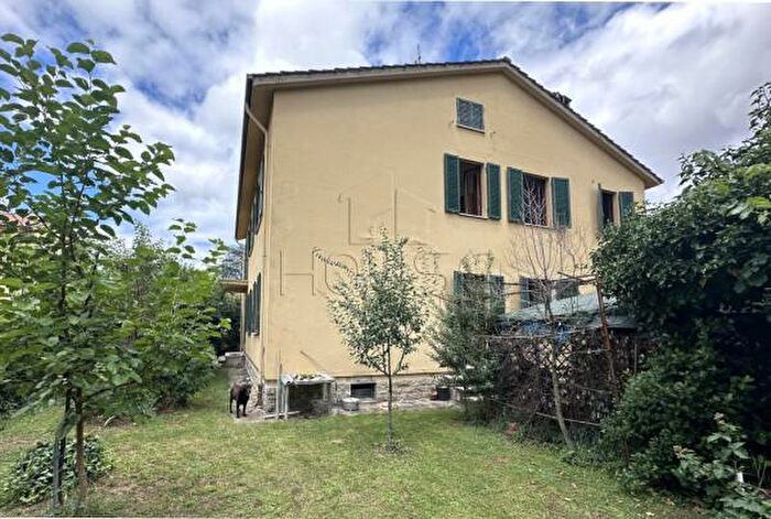 Appartamento con 6 locali in vendita in Via Ugo Foscolo, Citta Di Castello