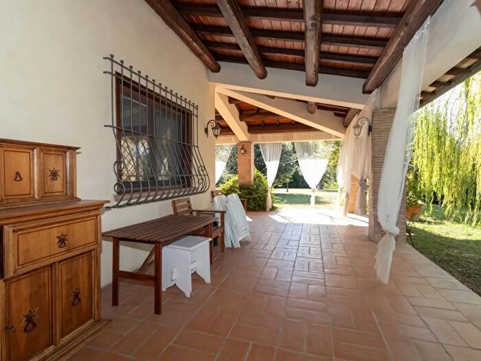 Appartamento con 9 locali in vendita in Via Santa Lucia, Poggio Mirteto