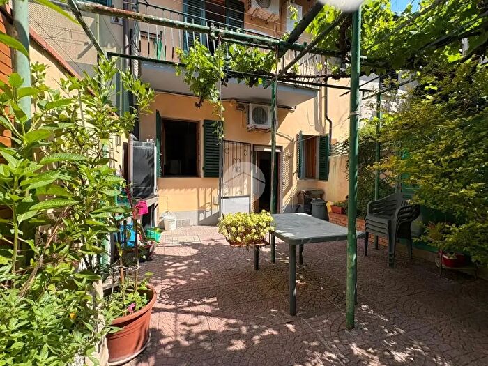 Casa con 5 locali in vendita in Via di Peretola, Firenze