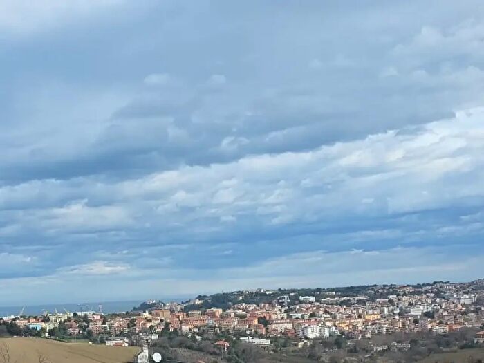 Appartamento quadrilocale in vendita in Via Monte San Vicino, Ancona