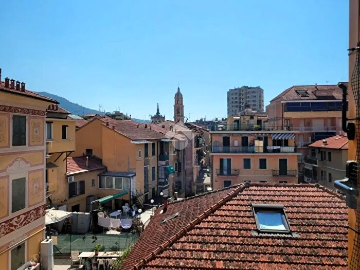 Appartamento con 5 locali in vendita in Via Roma, Rapallo