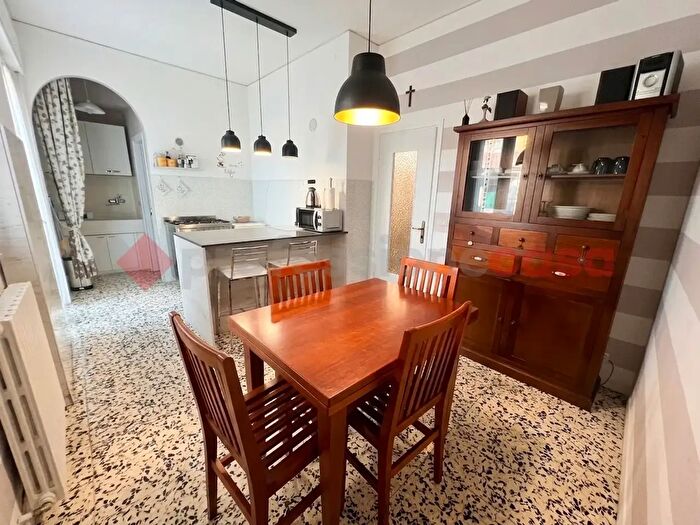 Appartamento quadrilocale in affitto in Via Paquara, Verona
