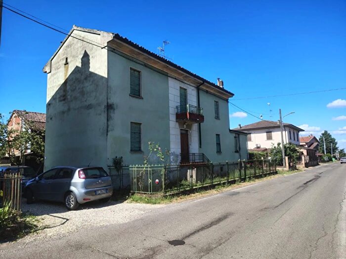 Casa con 7 locali in vendita in Sp, Carezzano