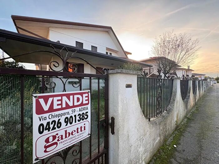 Casa con 10 locali in vendita in Adria Via Chieppara, Adria