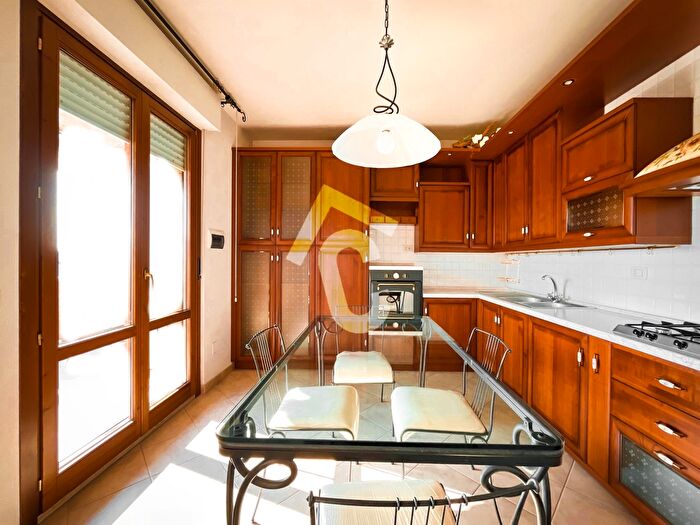 Appartamento con 5 locali in vendita in Jesi