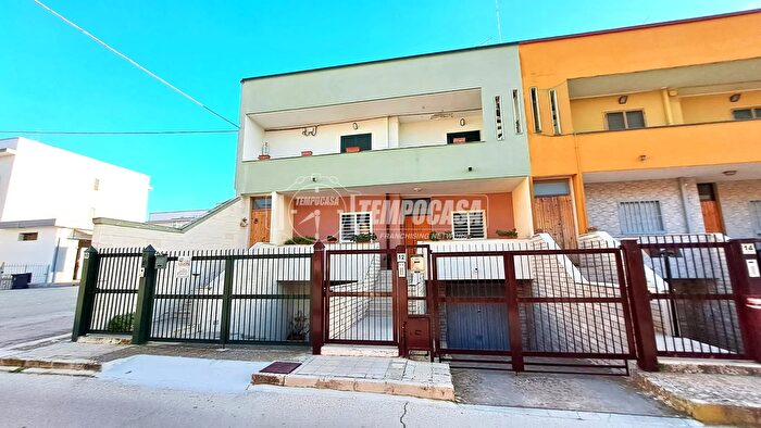 Appartamento trilocale in vendita in Via Luigi Longo, Adelfia