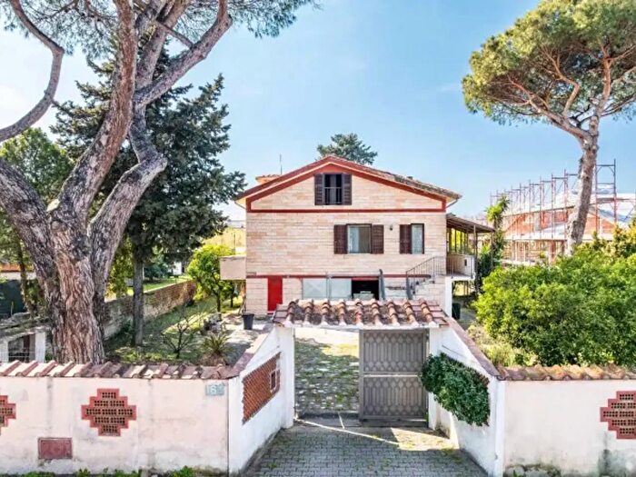 Casa con 5 locali in vendita in Via Eugenio Cecconi, Roma