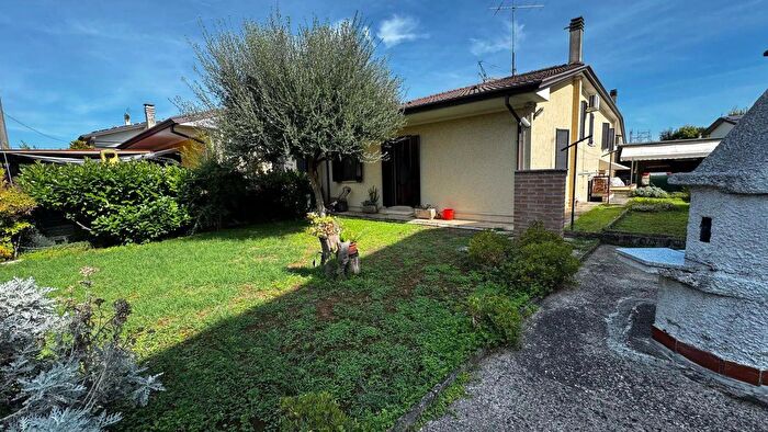 Casa con 5 locali in vendita in San Giorgio Bigarello