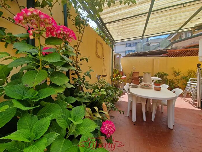 Casa quadrilocale in vendita in Viareggio