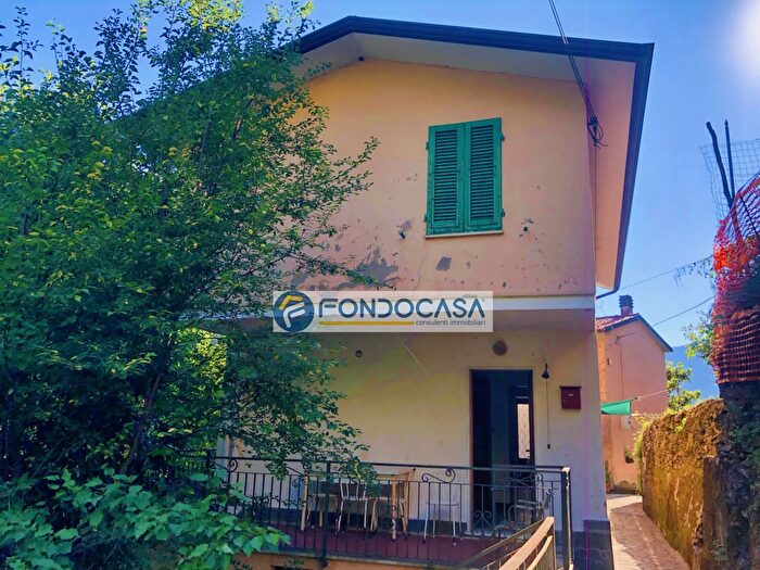 Casa con 5 locali in vendita in Strada Comunale della Bassa Tambura, Massa