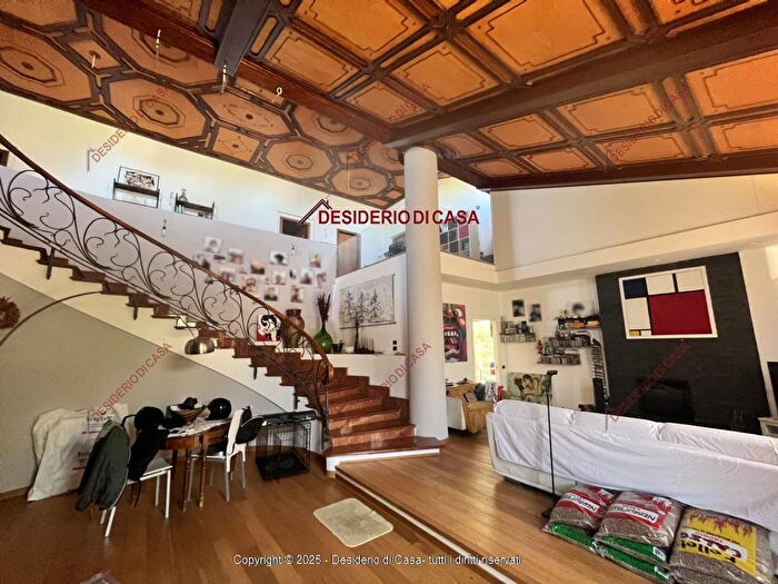 Casa con 10 locali in vendita in Palermo