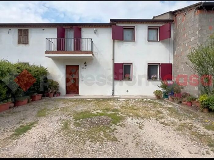 Casa con 5 locali in vendita in Pressana