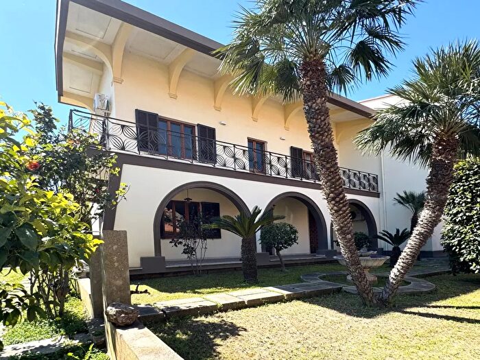 Casa con 7 locali in vendita in Via Mazzini, Capoterra