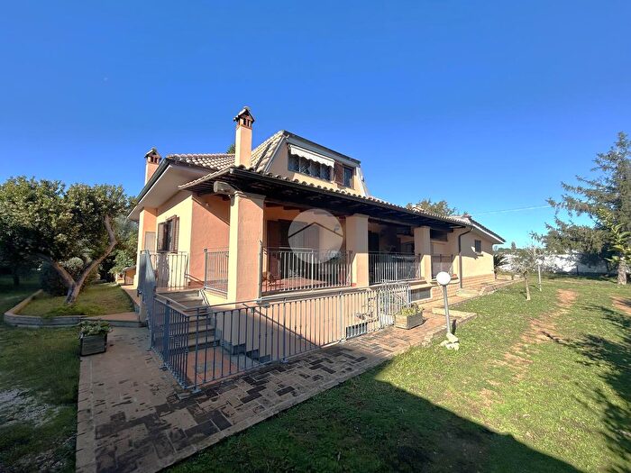 Casa quadrilocale in vendita in Via dei Laghi, Anzio
