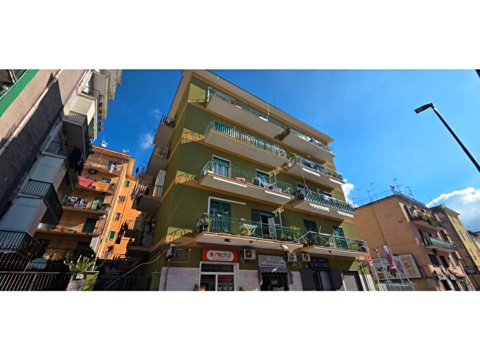 Appartamento trilocale in affitto in Via Eurialo, Bagnoli, Napoli