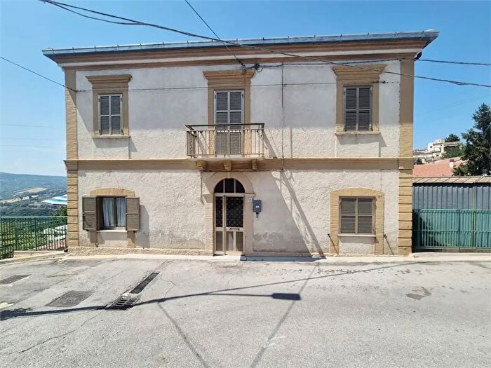 Casa con 8 locali in vendita in Rione Cerratina, Casacanditella