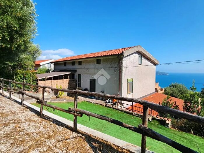 Appartamento quadrilocale in vendita in Via S Gaetano, Pisciotta