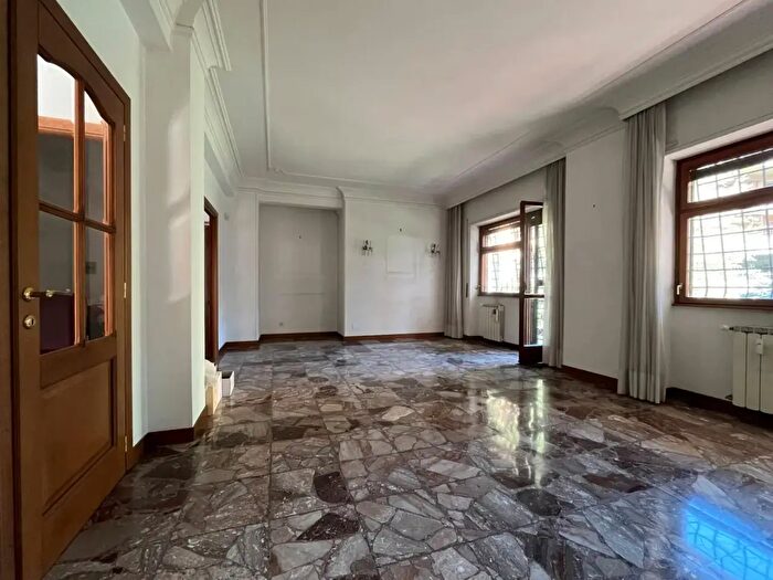 Appartamento quadrilocale in vendita in Via Giuseppe Valmarana, Roma