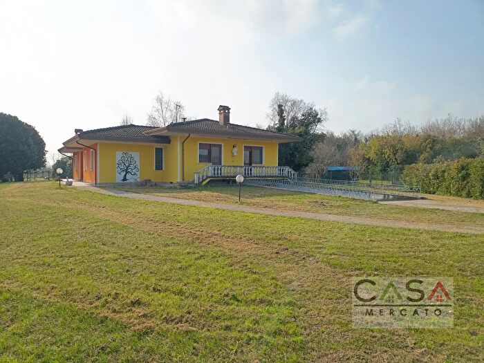 Casa con 6 locali in vendita in Via Macillis, Vivaro