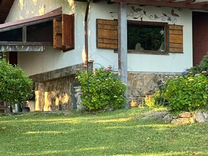 Casa trilocale in vendita in Nrico, Montignoso