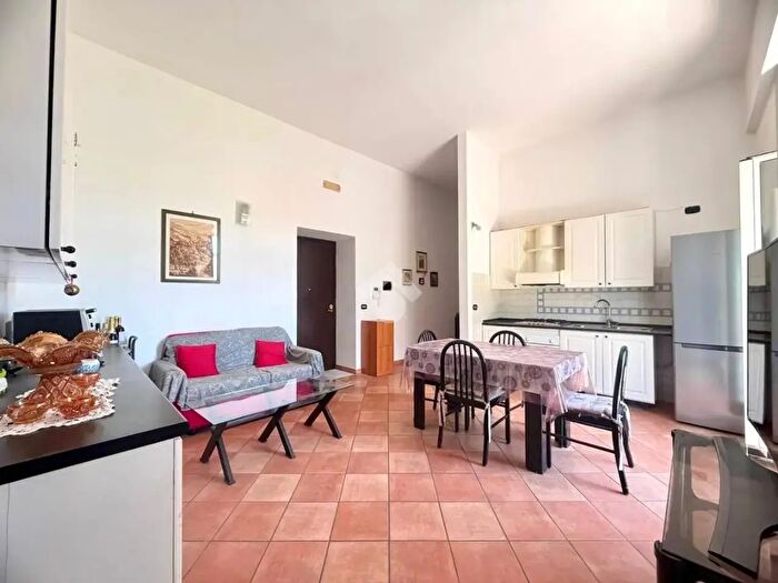 Appartamento trilocale in vendita in Via Dante Alighieri, Pozzuoli