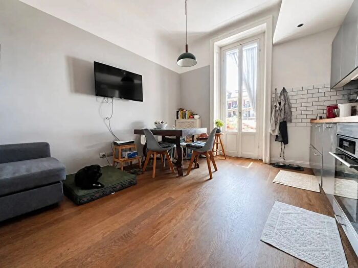 Appartamento trilocale in vendita in Via Giuseppe Guerzoni, Milano