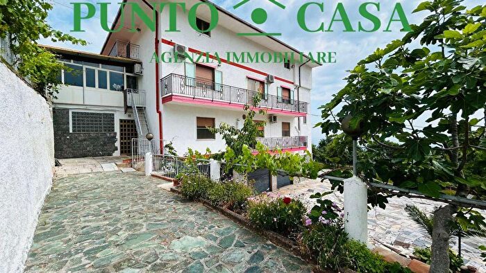 Appartamento con 5 locali in vendita in Contrada Acquadauzano, Lamezia Terme