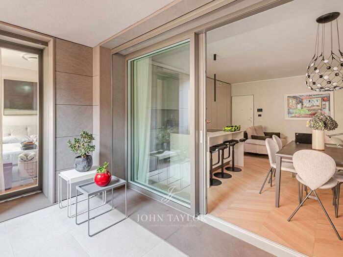 Appartamento con 5 locali in affitto in Via Piero della Francesca, Sempione, Milano