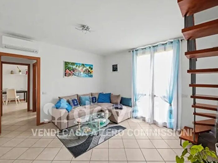 Appartamento trilocale in vendita in Via EFermi, Arsago Seprio