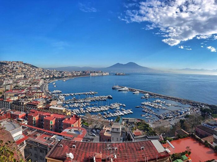 Appartamento trilocale in affitto in Via Orazio, Posillipo, Napoli