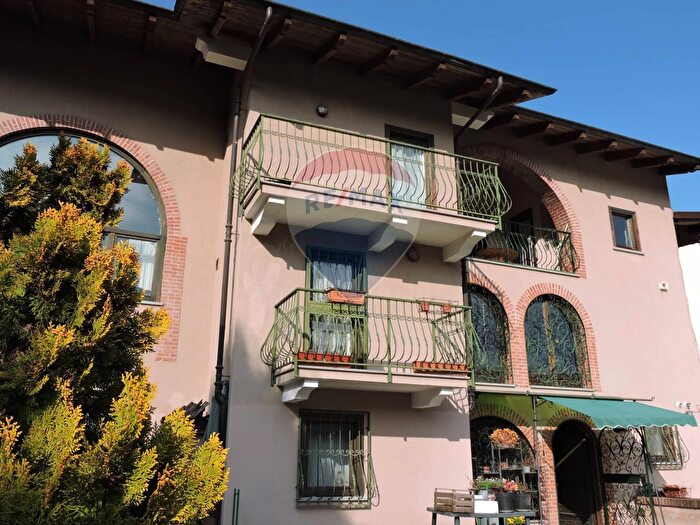 Casa con 16 locali in vendita in Borgata Peata, Giaveno