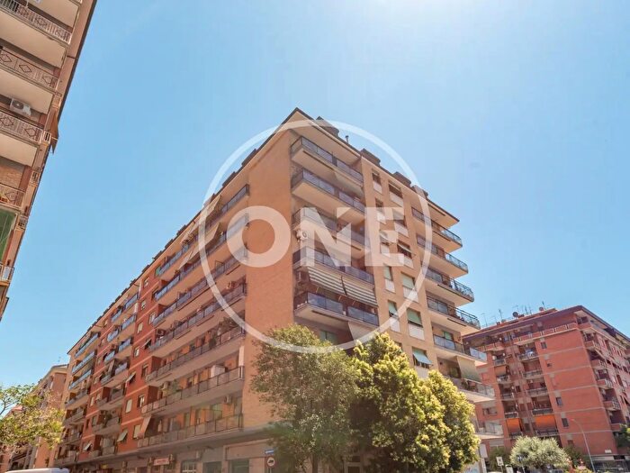 Appartamento trilocale in vendita in Via Avidio Cassio, Roma