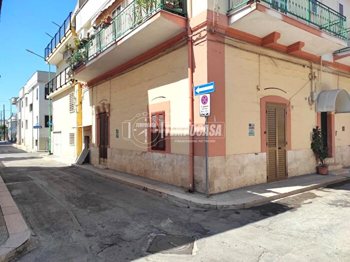 Casa quadrilocale in vendita in Via Bengasi, Adelfia