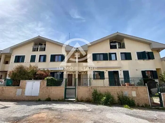 Appartamento trilocale in vendita in Via di Lunghezza, Roma