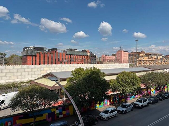 Appartamento trilocale in affitto in Via del Porto Fluviale, Ostiense, Roma