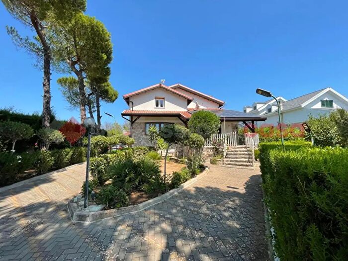 Casa con 7 locali in vendita in Viale del Club, Statte