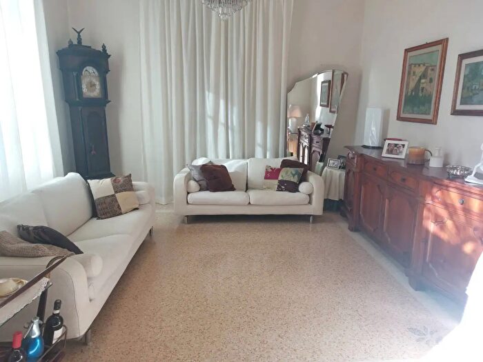 Casa con 10 locali in vendita in Via Pietro Moriconi, Pisa