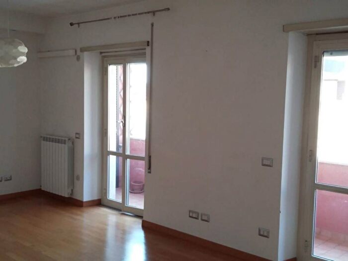 Appartamento trilocale in affitto in via Delle Vestali, Furio Camillo, Roma